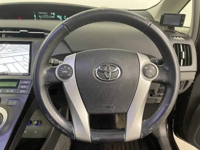 トヨタ プリウス S 道央・札幌 2011(平23)年 13.9万km ブラック ・寒冷地仕様/・アルパイン8インチ　ナビ  /・CD/DVD/フルセグ/・バックカメラ/・社外前方ドライブレコーダー/・オートライト/・ETC/・ワイパーデアイサー/・電動格納ミラー/ウィンカーミラー/・ヘッドライトレベライザー/・ドアバイザー/・ステアリングスイッチ/・夏タイヤ社外AW積込/・フォグランプ