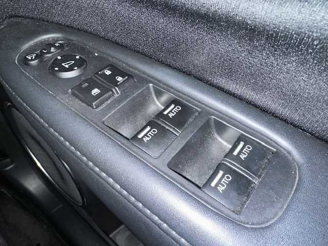 ホンダ ヴェゼル ハイブリッド Z ホンダセンシング 茨城県 2019(平31)年 7万km プラチナホワイトパール 純正SDナビ/バックカメラ/ビルトインETC/FM／AM/ドライブレコーダー（前後）/アダプティブティブクルーズコントロール/アイドリングストップ/横滑り防止装置/衝突被害軽減システム/盗難防止装置/レーンキープアシスト/シートヒーター（前席）/パドルシフト/純正フロアマット/純正17インチアルミ付夏タイヤ/純正LEDヘッドライト/純正LEDフォグライト/電格ミラー/スマートキー/プッシュスタートボタン/ドアバイザー