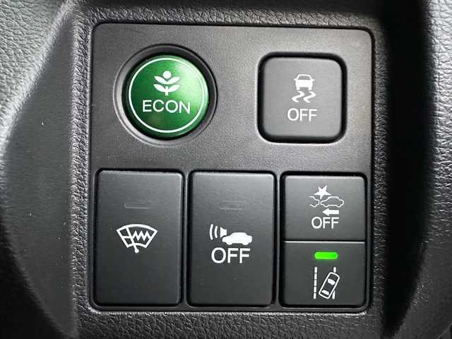 ホンダ ヴェゼル ハイブリッド Z ホンダセンシング 茨城県 2019(平31)年 7万km プラチナホワイトパール 純正SDナビ/バックカメラ/ビルトインETC/FM／AM/ドライブレコーダー（前後）/アダプティブティブクルーズコントロール/アイドリングストップ/横滑り防止装置/衝突被害軽減システム/盗難防止装置/レーンキープアシスト/シートヒーター（前席）/パドルシフト/純正フロアマット/純正17インチアルミ付夏タイヤ/純正LEDヘッドライト/純正LEDフォグライト/電格ミラー/スマートキー/プッシュスタートボタン/ドアバイザー