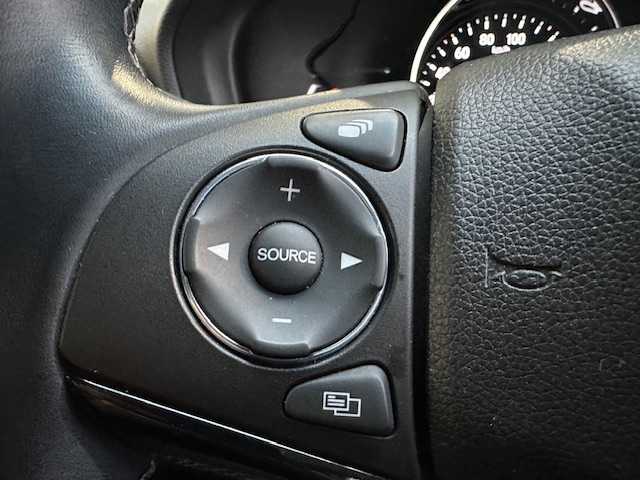 ホンダ ヴェゼル ハイブリッド Z ホンダセンシング 茨城県 2019(平31)年 7万km プラチナホワイトパール 純正SDナビ/バックカメラ/ビルトインETC/FM／AM/ドライブレコーダー（前後）/アダプティブティブクルーズコントロール/アイドリングストップ/横滑り防止装置/衝突被害軽減システム/盗難防止装置/レーンキープアシスト/シートヒーター（前席）/パドルシフト/純正フロアマット/純正17インチアルミ付夏タイヤ/純正LEDヘッドライト/純正LEDフォグライト/電格ミラー/スマートキー/プッシュスタートボタン/ドアバイザー