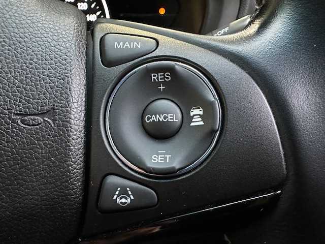 ホンダ ヴェゼル ハイブリッド Z ホンダセンシング 茨城県 2019(平31)年 7万km プラチナホワイトパール 純正SDナビ/バックカメラ/ビルトインETC/FM／AM/ドライブレコーダー（前後）/アダプティブティブクルーズコントロール/アイドリングストップ/横滑り防止装置/衝突被害軽減システム/盗難防止装置/レーンキープアシスト/シートヒーター（前席）/パドルシフト/純正フロアマット/純正17インチアルミ付夏タイヤ/純正LEDヘッドライト/純正LEDフォグライト/電格ミラー/スマートキー/プッシュスタートボタン/ドアバイザー