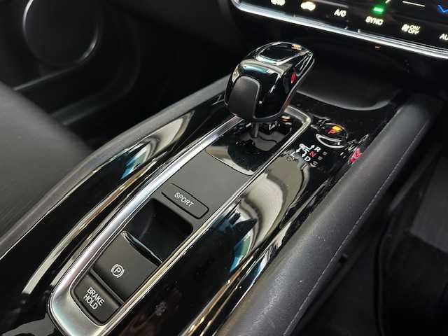 ホンダ ヴェゼル ハイブリッド Z ホンダセンシング 茨城県 2019(平31)年 7万km プラチナホワイトパール 純正SDナビ/バックカメラ/ビルトインETC/FM／AM/ドライブレコーダー（前後）/アダプティブティブクルーズコントロール/アイドリングストップ/横滑り防止装置/衝突被害軽減システム/盗難防止装置/レーンキープアシスト/シートヒーター（前席）/パドルシフト/純正フロアマット/純正17インチアルミ付夏タイヤ/純正LEDヘッドライト/純正LEDフォグライト/電格ミラー/スマートキー/プッシュスタートボタン/ドアバイザー