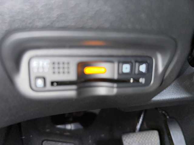 ホンダ ヴェゼル ハイブリッド Z ホンダセンシング 茨城県 2019(平31)年 7万km プラチナホワイトパール 純正SDナビ/バックカメラ/ビルトインETC/FM／AM/ドライブレコーダー（前後）/アダプティブティブクルーズコントロール/アイドリングストップ/横滑り防止装置/衝突被害軽減システム/盗難防止装置/レーンキープアシスト/シートヒーター（前席）/パドルシフト/純正フロアマット/純正17インチアルミ付夏タイヤ/純正LEDヘッドライト/純正LEDフォグライト/電格ミラー/スマートキー/プッシュスタートボタン/ドアバイザー