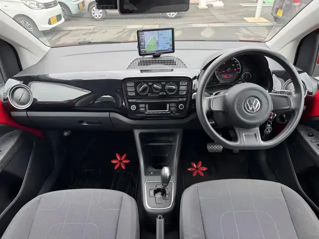 フォルクスワーゲン アップ！ ムーブアップ！ 三重県 2013(平25)年 4万km トルネードレッド パナソニックポータブルナビ/バックカメラ/ETC/ドライブレコーダー前後/純正15インチアルミホイール/純正オーディオ/純正フロアマット/シートリフター /キーレスキー