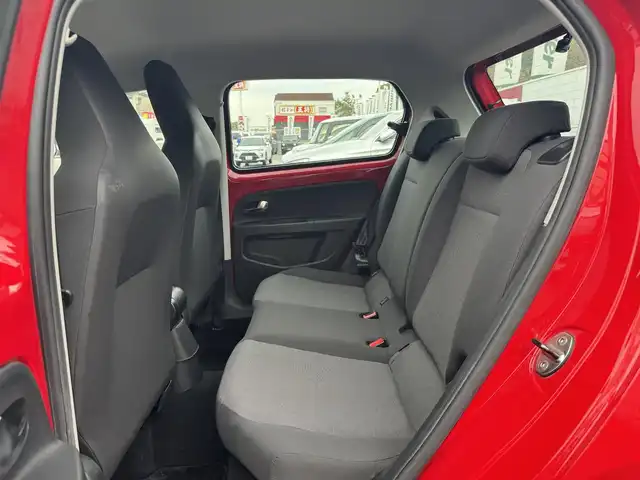 フォルクスワーゲン アップ！ ムーブアップ！ 三重県 2013(平25)年 4万km トルネードレッド パナソニックポータブルナビ/バックカメラ/ETC/ドライブレコーダー前後/純正15インチアルミホイール/純正オーディオ/純正フロアマット/シートリフター /キーレスキー