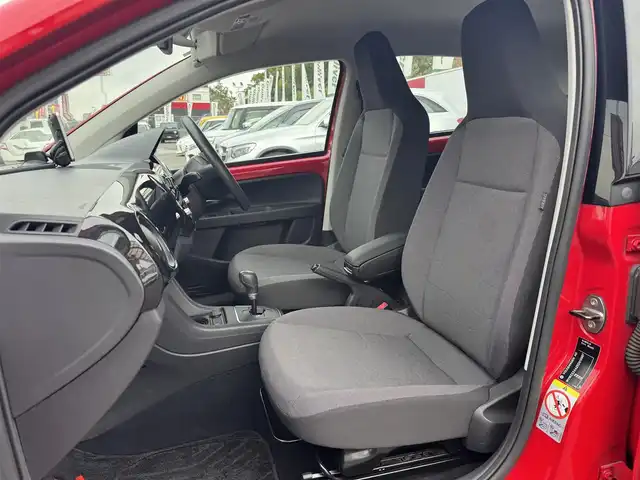 フォルクスワーゲン アップ！ ムーブアップ！ 三重県 2013(平25)年 4万km トルネードレッド パナソニックポータブルナビ/バックカメラ/ETC/ドライブレコーダー前後/純正15インチアルミホイール/純正オーディオ/純正フロアマット/シートリフター /キーレスキー