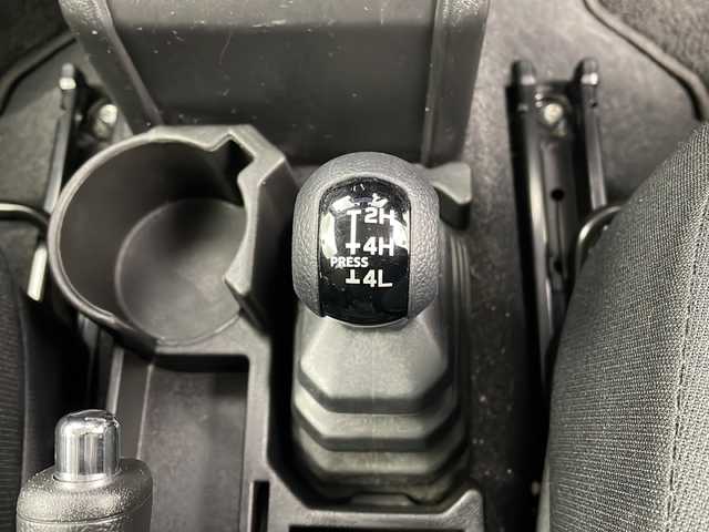 スズキ ジムニー XC 大阪府 2025(令7)年 1.1万km ジャングルグリーン ワンオーナー/社外ディスプレイオーディオ(carrozzeria/DMH-SF900)/【Bluetooth/AppleCarPlay/AndroidAuto/HDMI】/carrozzeriaデジタルインナーミラー/ヘッドライトウォッシャー/ヒーテッドミラー/マッドフラップ/スペアタイヤカバー(ハードタイプ)/デュアルセンサーブレーキサポート/前方衝突警報機能/前方衝突被害軽減ブレーキアシスト機能/自動ブレーキ機能/ヒルホールドコントロール/ヒルディセントコントロール/ハイビームアシスト/後コーナーセンサー/前席シートヒーター/LEDヘッドライト/純正16インチアルミホイール/保証書/取扱説明書/点検記録簿/スマートキー/スペアキー1本