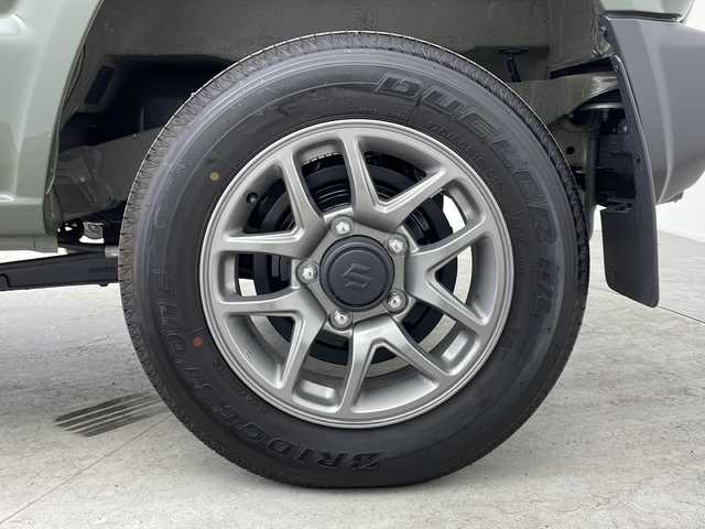 スズキ ジムニー XC 大阪府 2025(令7)年 1.1万km ジャングルグリーン ワンオーナー/社外ディスプレイオーディオ(carrozzeria/DMH-SF900)/【Bluetooth/AppleCarPlay/AndroidAuto/HDMI】/carrozzeriaデジタルインナーミラー/ヘッドライトウォッシャー/ヒーテッドミラー/マッドフラップ/スペアタイヤカバー(ハードタイプ)/デュアルセンサーブレーキサポート/前方衝突警報機能/前方衝突被害軽減ブレーキアシスト機能/自動ブレーキ機能/ヒルホールドコントロール/ヒルディセントコントロール/ハイビームアシスト/後コーナーセンサー/前席シートヒーター/LEDヘッドライト/純正16インチアルミホイール/保証書/取扱説明書/点検記録簿/スマートキー/スペアキー1本