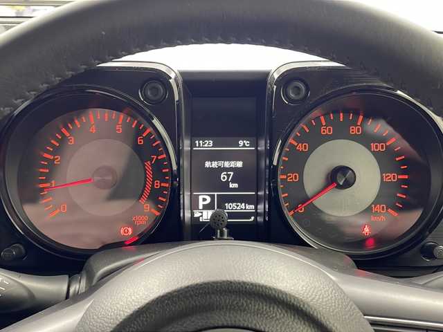 スズキ ジムニー XC 大阪府 2025(令7)年 1.1万km ジャングルグリーン ワンオーナー/社外ディスプレイオーディオ(carrozzeria/DMH-SF900)/【Bluetooth/AppleCarPlay/AndroidAuto/HDMI】/carrozzeriaデジタルインナーミラー/ヘッドライトウォッシャー/ヒーテッドミラー/マッドフラップ/スペアタイヤカバー(ハードタイプ)/デュアルセンサーブレーキサポート/前方衝突警報機能/前方衝突被害軽減ブレーキアシスト機能/自動ブレーキ機能/ヒルホールドコントロール/ヒルディセントコントロール/ハイビームアシスト/後コーナーセンサー/前席シートヒーター/LEDヘッドライト/純正16インチアルミホイール/保証書/取扱説明書/点検記録簿/スマートキー/スペアキー1本