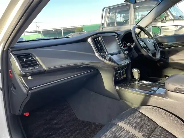 トヨタ クラウン ハイブリッド アスリートS 千葉県 2013(平25)年 7.2万km ホワイトパールクリスタルシャイン プリクラッシュセーフティー/インテリジェントクリアランスソナー/純正メーカーオプションHDDナビ/・CD/DVD/MSV/Bluetooth/フルセグTV/バックカメラ/レーダークルーズコントロール/前席パワーシート/前席シートヒーター/ステアリングヒーター/前後コーナーセンサー/スマートキー/純正キセノンヘッドライト/フォグランプ/純正ドライブレコーダー/ビルトインETC/純正17インチアルミホイール/本革巻きステアリング/ドアバイザー/サイド＆カーテンエアバッグ/新車時保証書＆取扱説明書