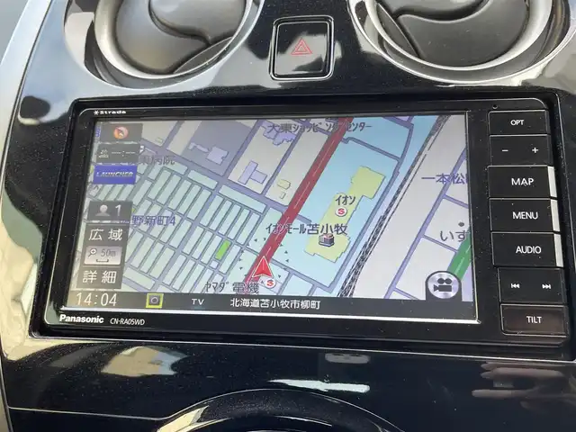 日産 ノート X FOUR エマージェンシーB 道央・札幌 2014(平26)年 5.9万km スーパーブラック 登録時走行距離 58/702ｋｍ/　４　W　D　/社外ＳＤナビ（CD/DVD/FM/AM/SD/BT）/フルセグTV（走行中視聴可）/プッシュスタート/純正フロアマット/純正ドアバイザー/社外ドライブレコーダー/衝突被害軽減装置/レーンキープアシスト/盗難防止装置/スペアキー×１/ヘッドライトレベライザー/電動格納ミラー/バニティミラー/エンジンスターター付/４ＷＤ・２ＷＤ切り替えスイッチ/積込夏タイヤ（社外ＡＷ/185/70/R14/２０年製/溝6ｍｍ）