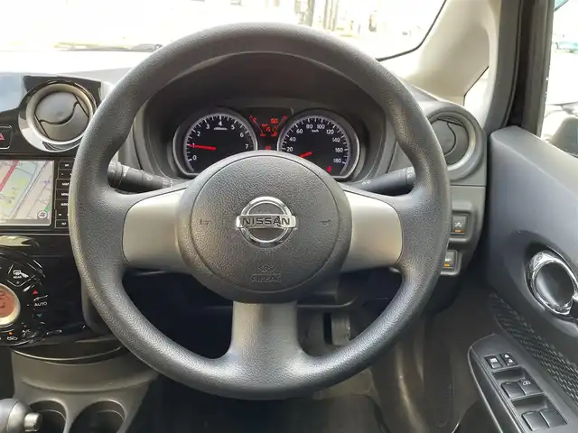 日産 ノート X FOUR エマージェンシーB 道央・札幌 2014(平26)年 5.9万km スーパーブラック 登録時走行距離 58/702ｋｍ/　４　W　D　/社外ＳＤナビ（CD/DVD/FM/AM/SD/BT）/フルセグTV（走行中視聴可）/プッシュスタート/純正フロアマット/純正ドアバイザー/社外ドライブレコーダー/衝突被害軽減装置/レーンキープアシスト/盗難防止装置/スペアキー×１/ヘッドライトレベライザー/電動格納ミラー/バニティミラー/エンジンスターター付/４ＷＤ・２ＷＤ切り替えスイッチ/積込夏タイヤ（社外ＡＷ/185/70/R14/２０年製/溝6ｍｍ）