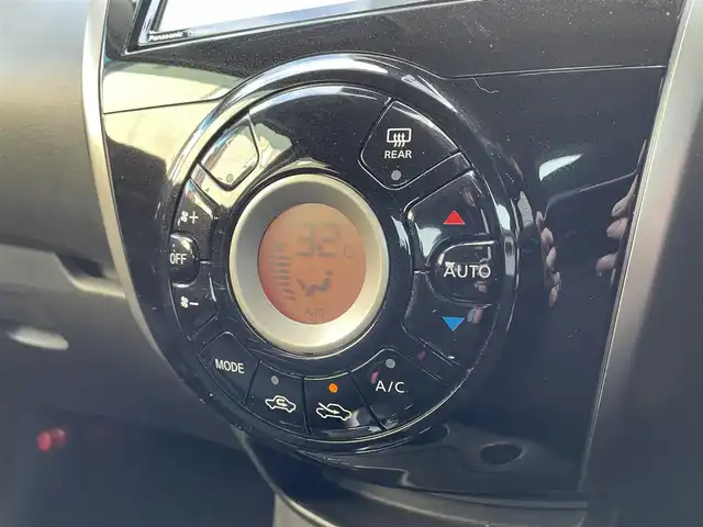 日産 ノート X FOUR エマージェンシーB 道央・札幌 2014(平26)年 5.9万km スーパーブラック 登録時走行距離 58/702ｋｍ/　４　W　D　/社外ＳＤナビ（CD/DVD/FM/AM/SD/BT）/フルセグTV（走行中視聴可）/プッシュスタート/純正フロアマット/純正ドアバイザー/社外ドライブレコーダー/衝突被害軽減装置/レーンキープアシスト/盗難防止装置/スペアキー×１/ヘッドライトレベライザー/電動格納ミラー/バニティミラー/エンジンスターター付/４ＷＤ・２ＷＤ切り替えスイッチ/積込夏タイヤ（社外ＡＷ/185/70/R14/２０年製/溝6ｍｍ）