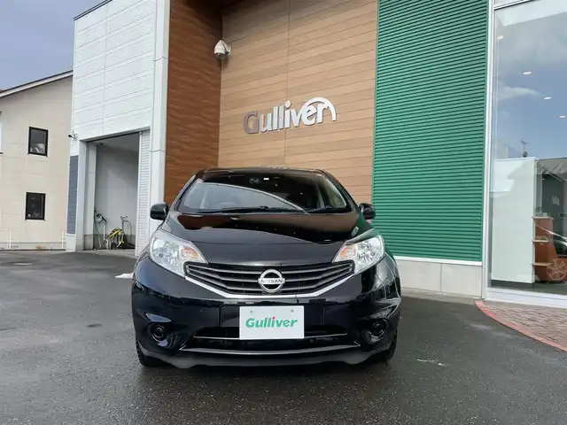 日産 ノート X FOUR エマージェンシーB 道央・札幌 2014(平26)年 5.9万km スーパーブラック 登録時走行距離 58/702ｋｍ/　４　W　D　/社外ＳＤナビ（CD/DVD/FM/AM/SD/BT）/フルセグTV（走行中視聴可）/プッシュスタート/純正フロアマット/純正ドアバイザー/社外ドライブレコーダー/衝突被害軽減装置/レーンキープアシスト/盗難防止装置/スペアキー×１/ヘッドライトレベライザー/電動格納ミラー/バニティミラー/エンジンスターター付/４ＷＤ・２ＷＤ切り替えスイッチ/積込夏タイヤ（社外ＡＷ/185/70/R14/２０年製/溝6ｍｍ）