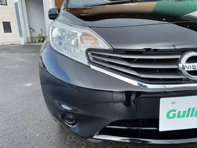 日産 ノート X FOUR エマージェンシーB 道央・札幌 2014(平26)年 5.9万km スーパーブラック 登録時走行距離 58/702ｋｍ/　４　W　D　/社外ＳＤナビ（CD/DVD/FM/AM/SD/BT）/フルセグTV（走行中視聴可）/プッシュスタート/純正フロアマット/純正ドアバイザー/社外ドライブレコーダー/衝突被害軽減装置/レーンキープアシスト/盗難防止装置/スペアキー×１/ヘッドライトレベライザー/電動格納ミラー/バニティミラー/エンジンスターター付/４ＷＤ・２ＷＤ切り替えスイッチ/積込夏タイヤ（社外ＡＷ/185/70/R14/２０年製/溝6ｍｍ）