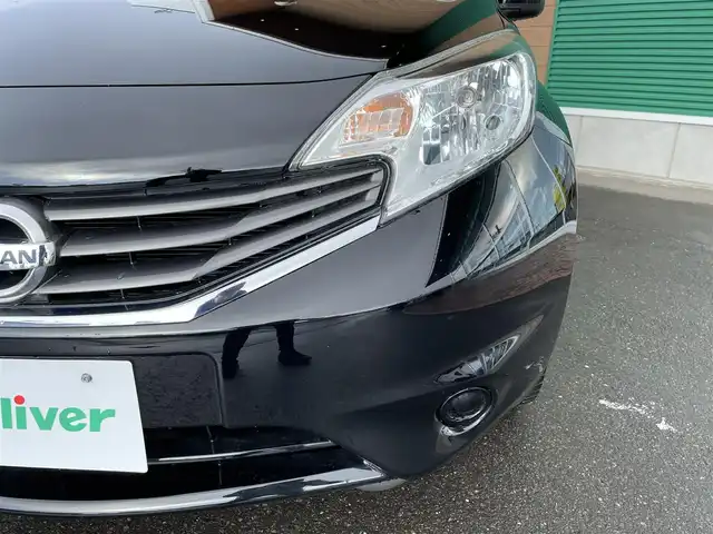 日産 ノート X FOUR エマージェンシーB 道央・札幌 2014(平26)年 5.9万km スーパーブラック 登録時走行距離 58/702ｋｍ/　４　W　D　/社外ＳＤナビ（CD/DVD/FM/AM/SD/BT）/フルセグTV（走行中視聴可）/プッシュスタート/純正フロアマット/純正ドアバイザー/社外ドライブレコーダー/衝突被害軽減装置/レーンキープアシスト/盗難防止装置/スペアキー×１/ヘッドライトレベライザー/電動格納ミラー/バニティミラー/エンジンスターター付/４ＷＤ・２ＷＤ切り替えスイッチ/積込夏タイヤ（社外ＡＷ/185/70/R14/２０年製/溝6ｍｍ）
