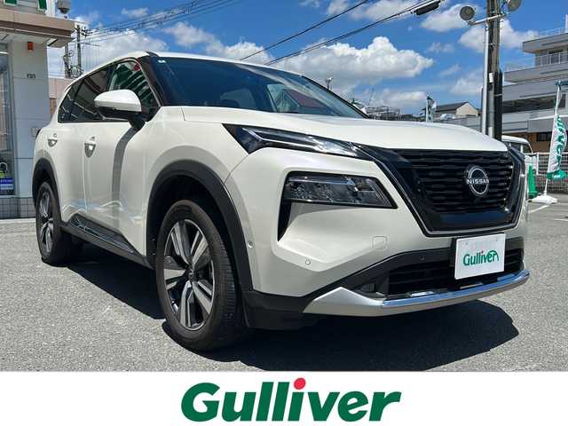 日産 エクストレイル G e－4ORCE 大阪府 2024(令6)年 0.7万km ブリリアントホワイトパール プロパイロット　/１２．３インチ純正ナビ　/アラウンドビューモニター　/デジタルインナーミラー　/電動リアゲート　/ＢＳＭ　/アダプティブＬＥＤヘッドライト　/ワイヤレス充電器　/パワーシート　/ポジションメモリー/電動パーキングブレーキ/ブレーキホールド/シートヒーター/ステアリングヒーター