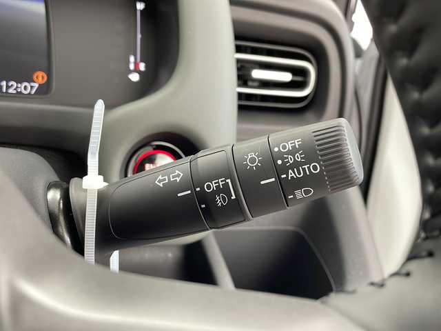 ホンダ フリード クロスター 千葉県 2025(令7)年 0.1万km未満 プラチナホワイトパール 禁煙車/ホンダセンシング/・衝突軽減ブレーキ/・車線維持支援システム/・アダプティブクルーズコントロール/両側パワースライドドア/純正9インチナビ/CD/Bluetooth/フルセグ/バックカメラ/レーダークルーズコントロール/LEDオートライト/シートヒーター/純正15インチアルミホイール/アイドリングストップ/USBポート/オートエアコン/プッシュスタート/スマートキー/取扱説明書/保証書