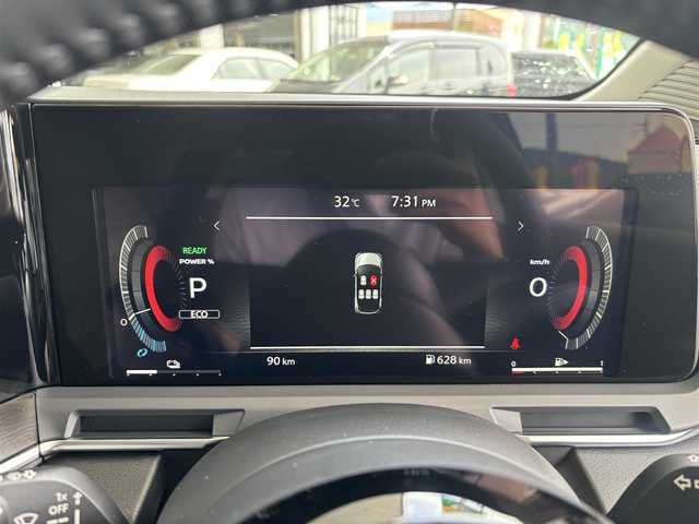 日産 オーラ G FOUR レザーエディション 京都府 2025(令7)年 0.1万km未満 ピュアホワイトパール ワンオーナー/全方位運転支援システム/・インテリジェントエマージェンシーブレーキ/・踏み間違い衝突防止アシスト/・標識検知機能/・前方衝突予測警報/・車線逸脱警報/・ふらつき警報/・後側方衝突防止支援システム/・後側方車両検知警報/純正9インチメモリーナビ、地デジ、Bluetooth/純正ドライブレコーダー（ナビ連動）/アラウンドビューモニター/ビルトインETC/デジタルインナーミラ/前席シートヒーター/ハンドルヒーター/LEDヘッドランプ/純正17インチアルミホイール/スペアキー