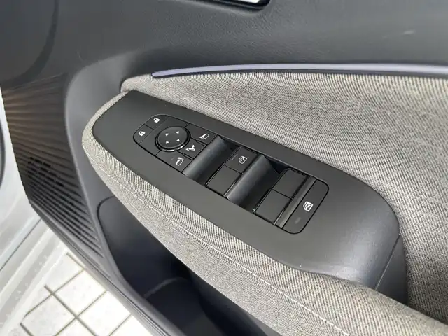 日産 オーラ G FOUR レザーエディション 京都府 2025(令7)年 0.1万km未満 ピュアホワイトパール ワンオーナー/全方位運転支援システム/・インテリジェントエマージェンシーブレーキ/・踏み間違い衝突防止アシスト/・標識検知機能/・前方衝突予測警報/・車線逸脱警報/・ふらつき警報/・後側方衝突防止支援システム/・後側方車両検知警報/純正9インチメモリーナビ、地デジ、Bluetooth/純正ドライブレコーダー（ナビ連動）/アラウンドビューモニター/ビルトインETC/デジタルインナーミラ/前席シートヒーター/ハンドルヒーター/LEDヘッドランプ/純正17インチアルミホイール/スペアキー