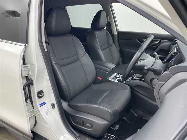 日産 エクストレイル 20Xi Vセレクション 岡山県 2020(令2)年 5.4万km ブリリアントホワイトパール プロパイロット/アラウンドビューモニター/デジタルインナーミラー/本革シート/7人乗り/純正９インチナビ/【Bluetooth/フルセグTV/AUX】/ルーフレール/衝突軽減ブレーキ/前席パワーシート/前席シートヒーター　/ビルトインＥＴＣ/ＬＥＤヘッドライト/オートハイビーム/純正ドライブレコーダー（前）/純正フロアマット/踏み間違い防止/オートブレーキホールド/ブラインドスポットモニター/ISOFIX/ステアリングスイッチ/シートリフター/ウインカーミラー/新車保証書/取扱説明書/スペアキー×1