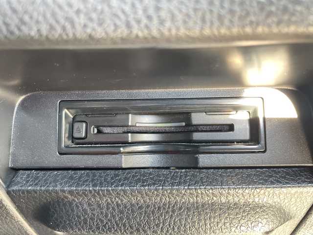 トヨタ ノア Si 愛知県 2015(平27)年 4.1万km ボルドーマイカメタリック 純正９型SDナビ/バックカメラ/純正アルミホイール/LEDヘッドライト/オートライト/ドライブレコーダー/ETC/フルセグ/CD/DVD/Bluetooth/ステアリングスイッチ/スマートキー/プッシュスタート