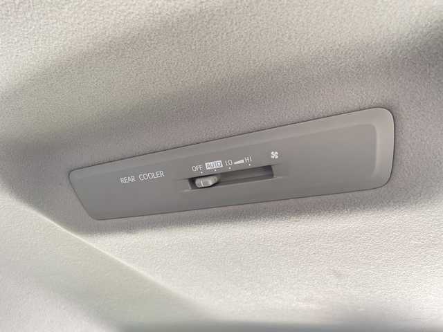 トヨタ ノア Si 愛知県 2015(平27)年 4.1万km ボルドーマイカメタリック 純正９型SDナビ/バックカメラ/純正アルミホイール/LEDヘッドライト/オートライト/ドライブレコーダー/ETC/フルセグ/CD/DVD/Bluetooth/ステアリングスイッチ/スマートキー/プッシュスタート