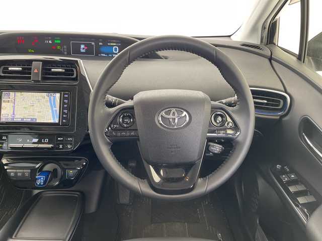 トヨタ プリウス Sツーリングセレクション 愛知県 2020(令2)年 2.6万km アティチュードブラックマイカ 純正ナビ/全方位カメラ/衝突軽減システム/レーダークルーズコントロール/LEDヘッドライト/ETC/純正アルミホイール/シートヒーター/オートマチックハイビーム/AC100/ステアリングスイッチ/スマートキー/プッシュスタート