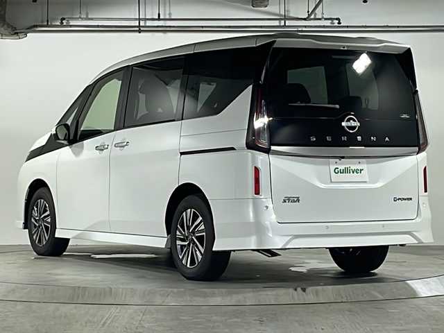 日産 セレナ e－パワー ハイウェイスター V 広島県 2025(令7)年 0.1万km プリズムホワイト 禁煙車/寒冷地仕様(ホットプラスパッケージ)+不凍液+PTC素子ヒーター/アラウンドビューモニター/インテリジェントインナーミラー/ドライブレコーダー/LEDヘッドライト/SOSコール/エマージェンシーブレーキ/横滑り防止装置/車線維持支援/標識検知支援/ハイビームアシスト/BSW/コーナーセンサー/プロパイロット/純正12.3型メモリナビ/（AM/FM/BT/フルセグTV/HDMI/USB）/ワイヤレス充電/ステアリングヒーター/ステアリングスイッチ/シートヒーター（１列目/2列目）/ハーフレザーシート/ハンズフリー両側パワースライドドア/電動パーキングブレーキ/オートホールド/ウォークスルー/スマートキー/プッシュスタートボタン/スペアキー/純正１６インチアルミホイール/ETC2.0
