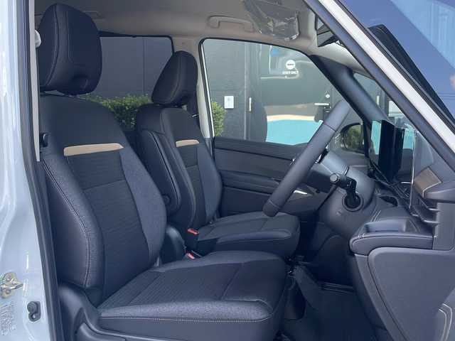 日産 セレナ e－パワー ハイウェイスター V 広島県 2025(令7)年 0.1万km プリズムホワイト 禁煙車/寒冷地仕様(ホットプラスパッケージ)+不凍液+PTC素子ヒーター/アラウンドビューモニター/インテリジェントインナーミラー/ドライブレコーダー/LEDヘッドライト/SOSコール/エマージェンシーブレーキ/横滑り防止装置/車線維持支援/標識検知支援/ハイビームアシスト/BSW/コーナーセンサー/プロパイロット/純正12.3型メモリナビ/（AM/FM/BT/フルセグTV/HDMI/USB）/ワイヤレス充電/ステアリングヒーター/ステアリングスイッチ/シートヒーター（１列目/2列目）/ハーフレザーシート/ハンズフリー両側パワースライドドア/電動パーキングブレーキ/オートホールド/ウォークスルー/スマートキー/プッシュスタートボタン/スペアキー/純正１６インチアルミホイール/ETC2.0