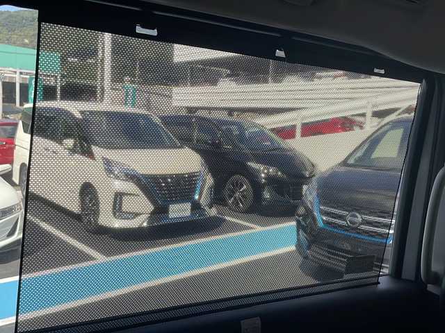日産 セレナ e－パワー ハイウェイスター V 広島県 2025(令7)年 0.1万km プリズムホワイト 禁煙車/寒冷地仕様(ホットプラスパッケージ)+不凍液+PTC素子ヒーター/アラウンドビューモニター/インテリジェントインナーミラー/ドライブレコーダー/LEDヘッドライト/SOSコール/エマージェンシーブレーキ/横滑り防止装置/車線維持支援/標識検知支援/ハイビームアシスト/BSW/コーナーセンサー/プロパイロット/純正12.3型メモリナビ/（AM/FM/BT/フルセグTV/HDMI/USB）/ワイヤレス充電/ステアリングヒーター/ステアリングスイッチ/シートヒーター（１列目/2列目）/ハーフレザーシート/ハンズフリー両側パワースライドドア/電動パーキングブレーキ/オートホールド/ウォークスルー/スマートキー/プッシュスタートボタン/スペアキー/純正１６インチアルミホイール/ETC2.0