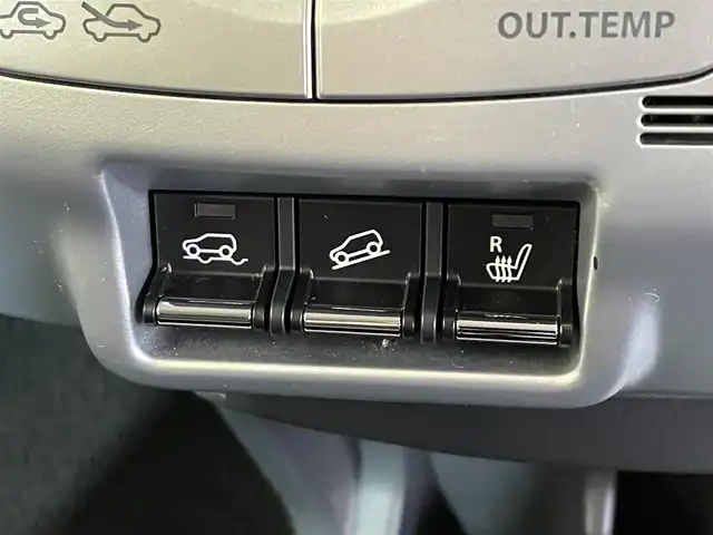 スズキ ハスラー G 岩手県 2015(平27)年 4.2万km キャンディピンクメタリック/ホワイト2トーンルーフ ４WD/レーダーブレーキサポート/横滑り防止装置/アイドリングストップ/ヒルディセントコントロール/グリップコントロール/シートヒーター/ヘッドライトレベライザー/CDオーディオ/オートエアコン/ベンチシート/助手席アンダーボックス/純正フロアマット/社外14インチアルミホイール/フォグランプ/ドアバイザー