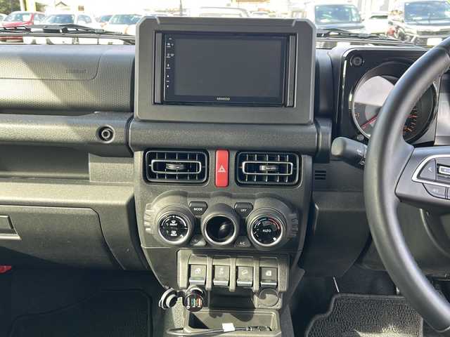 スズキ ジムニー XC 岐阜県 2021(令3)年 1.5万km シフォンアイボリーメタリックブラック2トーンルーフ 登録時走行距離14167km/純正ディスプレイオーディオ/ＭＴ/４ＷＤ/ドライブレコーダー/クルーズコントロール/シートヒーター/プッシュスタート/スマートキー/ＥＴＣ/ＵＳＢ/Ｂｌｕｅ　ｔｏｏｔｈ/Apple Car Play/Android Auto/純正フロアマット/純正アルミホイール/オートライト/ABS/横滑り防止装置/レーンキープアシスト/盗難防止装置/ダウンヒルアシストコントロール/LEDヘッドライト/フォグランプ/エアバッグ/衝突被害軽減システム