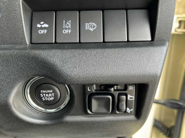 スズキ ジムニー XC 岐阜県 2021(令3)年 1.5万km シフォンアイボリーメタリックブラック2トーンルーフ 登録時走行距離14167km/純正ディスプレイオーディオ/ＭＴ/４ＷＤ/ドライブレコーダー/クルーズコントロール/シートヒーター/プッシュスタート/スマートキー/ＥＴＣ/ＵＳＢ/Ｂｌｕｅ　ｔｏｏｔｈ/Apple Car Play/Android Auto/純正フロアマット/純正アルミホイール/オートライト/ABS/横滑り防止装置/レーンキープアシスト/盗難防止装置/ダウンヒルアシストコントロール/LEDヘッドライト/フォグランプ/エアバッグ/衝突被害軽減システム