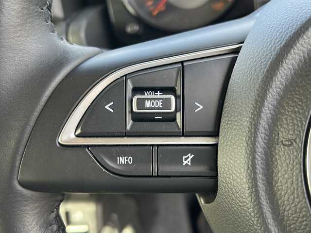 スズキ ジムニー XC 岐阜県 2021(令3)年 1.5万km シフォンアイボリーメタリックブラック2トーンルーフ 登録時走行距離14167km/純正ディスプレイオーディオ/ＭＴ/４ＷＤ/ドライブレコーダー/クルーズコントロール/シートヒーター/プッシュスタート/スマートキー/ＥＴＣ/ＵＳＢ/Ｂｌｕｅ　ｔｏｏｔｈ/Apple Car Play/Android Auto/純正フロアマット/純正アルミホイール/オートライト/ABS/横滑り防止装置/レーンキープアシスト/盗難防止装置/ダウンヒルアシストコントロール/LEDヘッドライト/フォグランプ/エアバッグ/衝突被害軽減システム