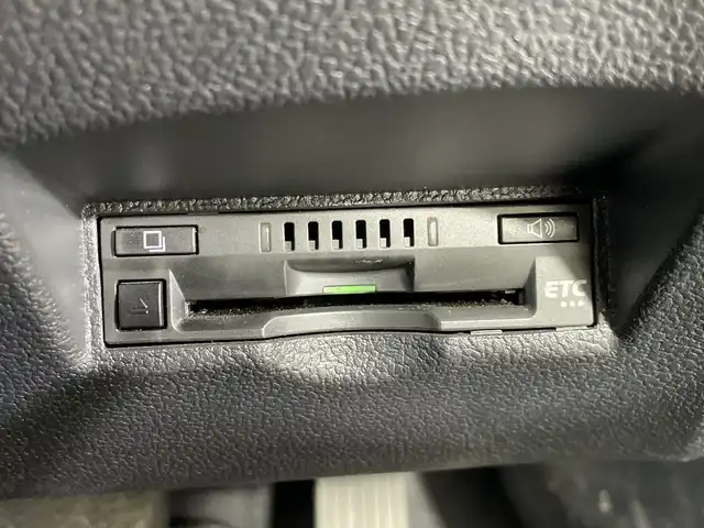 トヨタ プリウス A ツーリングセレクション 神奈川県 2019(平31)年 6.6万km アティチュードブラックマイカ 純正9インチナビ【NSZT-Y68T】/AM　FM　フルセグ　DVD　CD　SD　MSV　Bluetoorh/ビルトインETC/バックカメラ/純正前ドラレコ【DRT-H68A】/トヨタセーフティセンス/合皮シート/前席シートヒーター/ステアリングスイッチ/ACC/HUD/アドバンストパークシステム/プリクラッシュセーフティ/クリアランスソナー/インテリジェントクリアランスソナー/ふらつき検知/BSM/オートライト/オートマチックハイビーム/LEDヘッドライト/フォグランプ/純正17インチアルミ/フロアマット/スマートキー