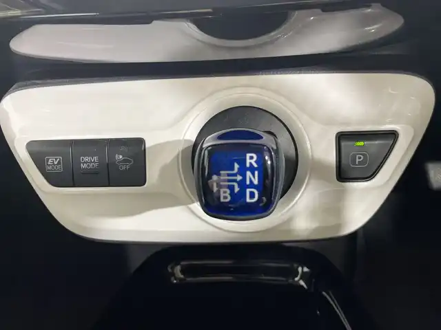 トヨタ プリウス A ツーリングセレクション 神奈川県 2019(平31)年 6.6万km アティチュードブラックマイカ 純正9インチナビ【NSZT-Y68T】/AM　FM　フルセグ　DVD　CD　SD　MSV　Bluetoorh/ビルトインETC/バックカメラ/純正前ドラレコ【DRT-H68A】/トヨタセーフティセンス/合皮シート/前席シートヒーター/ステアリングスイッチ/ACC/HUD/アドバンストパークシステム/プリクラッシュセーフティ/クリアランスソナー/インテリジェントクリアランスソナー/ふらつき検知/BSM/オートライト/オートマチックハイビーム/LEDヘッドライト/フォグランプ/純正17インチアルミ/フロアマット/スマートキー