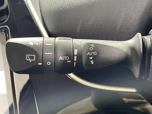 トヨタ プリウス A ツーリングセレクション 神奈川県 2019(平31)年 6.6万km アティチュードブラックマイカ 純正9インチナビ【NSZT-Y68T】/AM　FM　フルセグ　DVD　CD　SD　MSV　Bluetoorh/ビルトインETC/バックカメラ/純正前ドラレコ【DRT-H68A】/トヨタセーフティセンス/合皮シート/前席シートヒーター/ステアリングスイッチ/ACC/HUD/アドバンストパークシステム/プリクラッシュセーフティ/クリアランスソナー/インテリジェントクリアランスソナー/ふらつき検知/BSM/オートライト/オートマチックハイビーム/LEDヘッドライト/フォグランプ/純正17インチアルミ/フロアマット/スマートキー