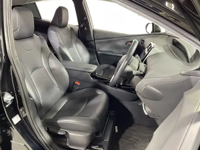 トヨタ プリウス A ツーリングセレクション 神奈川県 2019(平31)年 6.6万km アティチュードブラックマイカ 純正9インチナビ【NSZT-Y68T】/AM　FM　フルセグ　DVD　CD　SD　MSV　Bluetoorh/ビルトインETC/バックカメラ/純正前ドラレコ【DRT-H68A】/トヨタセーフティセンス/合皮シート/前席シートヒーター/ステアリングスイッチ/ACC/HUD/アドバンストパークシステム/プリクラッシュセーフティ/クリアランスソナー/インテリジェントクリアランスソナー/ふらつき検知/BSM/オートライト/オートマチックハイビーム/LEDヘッドライト/フォグランプ/純正17インチアルミ/フロアマット/スマートキー