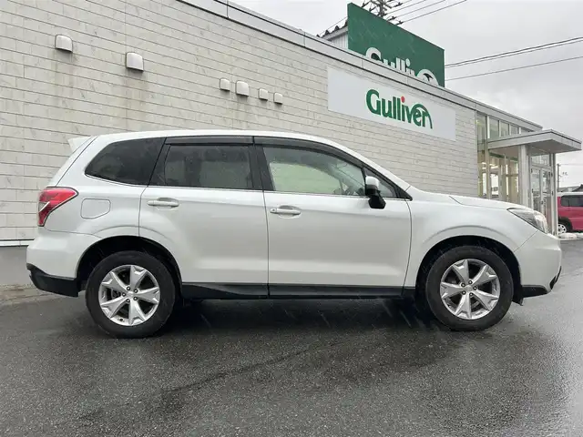 スバル フォレスター 2．0i－L アイサイト 山形県 2014(平26)年 7.1万km サテンホワイトパール ４WD/純正ナビ/FM/AM/DVD/フルセグ/Bluetooth/レーダークルーズコントロール/パドルシフト/アイドリングストップ/車線逸脱防止/衝突軽減ブレーキ/AUTOライト/フォグランプ/純正バイザー/スマートキー/シートヒーター/ETC