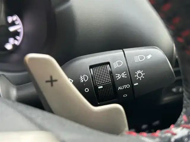 レクサス ＮＸ 300h Fスポーツ 佐賀県 2017(平29)年 7.3万km ホワイトノーヴァガラスフレーク プリクラッシュセーフティ/オートマチックハイビーム/レーダークルーズコントロール/パーキングセンサー/ブラインドスポットモニター/純正メーカーナビ/・F/S/Rカメラ/・フルセグTV/BT/CD/DVD/・TVキャンセラー/純正ドライブレコーダー/(DRD-H66：SDなし動作確認未)/レザーシート/・シートヒーター/・ベンチレーション/・パワーシート/シートメモリ/パワーバックドア/LEDヘッドライト/フォグランプ/革巻きステアリング/パドルシフト/ステアリングヒーター/オートワイパー/ETC2.0/電動パーキングスイッチ/トノカバー/スマートキー/カードキー