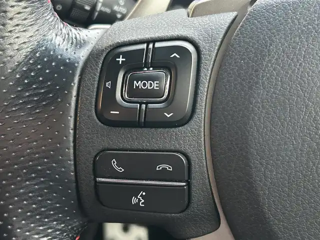 レクサス ＮＸ 300h Fスポーツ 佐賀県 2017(平29)年 7.3万km ホワイトノーヴァガラスフレーク プリクラッシュセーフティ/オートマチックハイビーム/レーダークルーズコントロール/パーキングセンサー/ブラインドスポットモニター/純正メーカーナビ/・F/S/Rカメラ/・フルセグTV/BT/CD/DVD/・TVキャンセラー/純正ドライブレコーダー/(DRD-H66：SDなし動作確認未)/レザーシート/・シートヒーター/・ベンチレーション/・パワーシート/シートメモリ/パワーバックドア/LEDヘッドライト/フォグランプ/革巻きステアリング/パドルシフト/ステアリングヒーター/オートワイパー/ETC2.0/電動パーキングスイッチ/トノカバー/スマートキー/カードキー