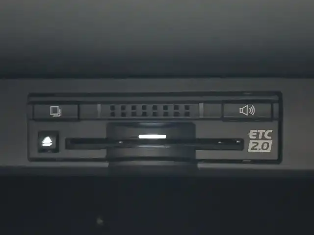 レクサス ＮＸ 300h Fスポーツ 佐賀県 2017(平29)年 7.3万km ホワイトノーヴァガラスフレーク プリクラッシュセーフティ/オートマチックハイビーム/レーダークルーズコントロール/パーキングセンサー/ブラインドスポットモニター/純正メーカーナビ/・F/S/Rカメラ/・フルセグTV/BT/CD/DVD/・TVキャンセラー/純正ドライブレコーダー/(DRD-H66：SDなし動作確認未)/レザーシート/・シートヒーター/・ベンチレーション/・パワーシート/シートメモリ/パワーバックドア/LEDヘッドライト/フォグランプ/革巻きステアリング/パドルシフト/ステアリングヒーター/オートワイパー/ETC2.0/電動パーキングスイッチ/トノカバー/スマートキー/カードキー