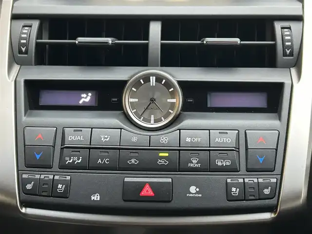 レクサス ＮＸ 300h Fスポーツ 佐賀県 2017(平29)年 7.3万km ホワイトノーヴァガラスフレーク プリクラッシュセーフティ/オートマチックハイビーム/レーダークルーズコントロール/パーキングセンサー/ブラインドスポットモニター/純正メーカーナビ/・F/S/Rカメラ/・フルセグTV/BT/CD/DVD/・TVキャンセラー/純正ドライブレコーダー/(DRD-H66：SDなし動作確認未)/レザーシート/・シートヒーター/・ベンチレーション/・パワーシート/シートメモリ/パワーバックドア/LEDヘッドライト/フォグランプ/革巻きステアリング/パドルシフト/ステアリングヒーター/オートワイパー/ETC2.0/電動パーキングスイッチ/トノカバー/スマートキー/カードキー