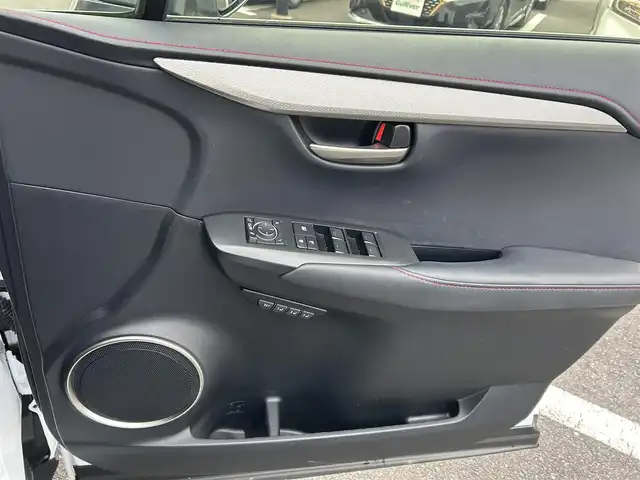 レクサス ＮＸ 300h Fスポーツ 佐賀県 2017(平29)年 7.3万km ホワイトノーヴァガラスフレーク プリクラッシュセーフティ/オートマチックハイビーム/レーダークルーズコントロール/パーキングセンサー/ブラインドスポットモニター/純正メーカーナビ/・F/S/Rカメラ/・フルセグTV/BT/CD/DVD/・TVキャンセラー/純正ドライブレコーダー/(DRD-H66：SDなし動作確認未)/レザーシート/・シートヒーター/・ベンチレーション/・パワーシート/シートメモリ/パワーバックドア/LEDヘッドライト/フォグランプ/革巻きステアリング/パドルシフト/ステアリングヒーター/オートワイパー/ETC2.0/電動パーキングスイッチ/トノカバー/スマートキー/カードキー