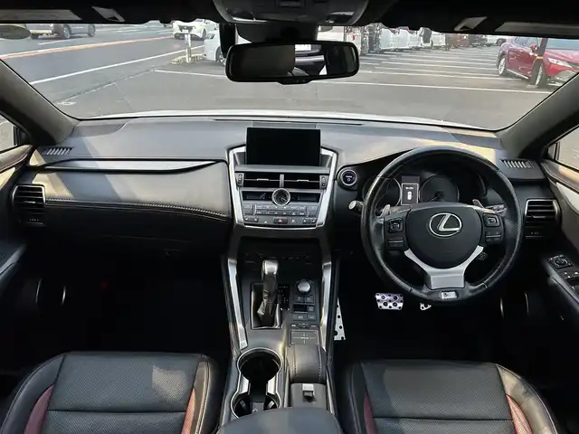 レクサス ＮＸ 300h Fスポーツ 佐賀県 2017(平29)年 7.3万km ホワイトノーヴァガラスフレーク プリクラッシュセーフティ/オートマチックハイビーム/レーダークルーズコントロール/パーキングセンサー/ブラインドスポットモニター/純正メーカーナビ/・F/S/Rカメラ/・フルセグTV/BT/CD/DVD/・TVキャンセラー/純正ドライブレコーダー/(DRD-H66：SDなし動作確認未)/レザーシート/・シートヒーター/・ベンチレーション/・パワーシート/シートメモリ/パワーバックドア/LEDヘッドライト/フォグランプ/革巻きステアリング/パドルシフト/ステアリングヒーター/オートワイパー/ETC2.0/電動パーキングスイッチ/トノカバー/スマートキー/カードキー