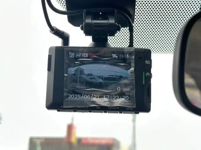 トヨタ ヤリスクロス ハイブリッド Z 宮城県 2022(令4)年 1.9万km ホワイトパールクリスタルシャイン パノラミックビューモニター/ブラインドスポットモニター/＋リアクロストラフィックオートブレーキ/＝＝＝/オーバーフェンダー/セーフティセンス/・プリクラッシュセーフティ/・レーントレーシングアシスト/・レーダークルーズコントロール/・オートマチックハイビーム/・ロードサインアシスト/先行車発進告知機能/インテリジェントクリアランスソナー/8インチディスプレイオーディオ/・ナビ機能付/・フルセグTV/・Bluetooth/・AppleCarPlay/ビルトインETC/ドライブレコーダー/ハーフレザーシート/シートヒーター/ステアリングヒーター/パワーシート/革巻きステアリング/ステアリングスイッチ/電動パーキングブレーキ/ブレーキホールド/LEDヘッドランプ/オートライト/スマートキー＆プッシュスタート/スペアキー/電動格納ミラー/純正18インチAW/純正フロアマット/純正ドアバイザー/W/サイド/カーテンエアバッグ