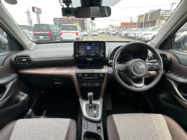 トヨタ ヤリスクロス ハイブリッド Z 宮城県 2022(令4)年 1.9万km ホワイトパールクリスタルシャイン パノラミックビューモニター/ブラインドスポットモニター/＋リアクロストラフィックオートブレーキ/＝＝＝/オーバーフェンダー/セーフティセンス/・プリクラッシュセーフティ/・レーントレーシングアシスト/・レーダークルーズコントロール/・オートマチックハイビーム/・ロードサインアシスト/先行車発進告知機能/インテリジェントクリアランスソナー/8インチディスプレイオーディオ/・ナビ機能付/・フルセグTV/・Bluetooth/・AppleCarPlay/ビルトインETC/ドライブレコーダー/ハーフレザーシート/シートヒーター/ステアリングヒーター/パワーシート/革巻きステアリング/ステアリングスイッチ/電動パーキングブレーキ/ブレーキホールド/LEDヘッドランプ/オートライト/スマートキー＆プッシュスタート/スペアキー/電動格納ミラー/純正18インチAW/純正フロアマット/純正ドアバイザー/W/サイド/カーテンエアバッグ