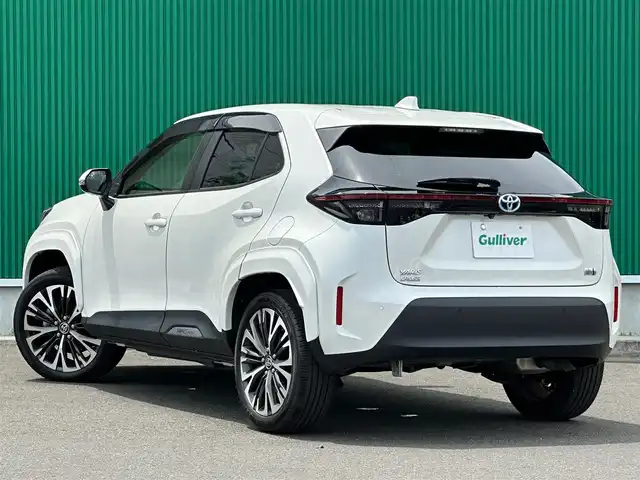 トヨタ ヤリスクロス ハイブリッド Z 宮城県 2022(令4)年 1.9万km ホワイトパールクリスタルシャイン パノラミックビューモニター/ブラインドスポットモニター/＋リアクロストラフィックオートブレーキ/＝＝＝/オーバーフェンダー/セーフティセンス/・プリクラッシュセーフティ/・レーントレーシングアシスト/・レーダークルーズコントロール/・オートマチックハイビーム/・ロードサインアシスト/先行車発進告知機能/インテリジェントクリアランスソナー/8インチディスプレイオーディオ/・ナビ機能付/・フルセグTV/・Bluetooth/・AppleCarPlay/ビルトインETC/ドライブレコーダー/ハーフレザーシート/シートヒーター/ステアリングヒーター/パワーシート/革巻きステアリング/ステアリングスイッチ/電動パーキングブレーキ/ブレーキホールド/LEDヘッドランプ/オートライト/スマートキー＆プッシュスタート/スペアキー/電動格納ミラー/純正18インチAW/純正フロアマット/純正ドアバイザー/W/サイド/カーテンエアバッグ