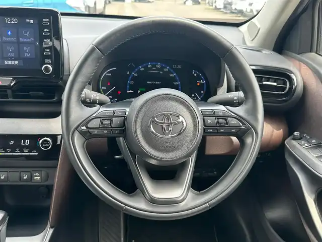 トヨタ ヤリスクロス ハイブリッド Z 宮城県 2022(令4)年 1.9万km ホワイトパールクリスタルシャイン パノラミックビューモニター/ブラインドスポットモニター/＋リアクロストラフィックオートブレーキ/＝＝＝/オーバーフェンダー/セーフティセンス/・プリクラッシュセーフティ/・レーントレーシングアシスト/・レーダークルーズコントロール/・オートマチックハイビーム/・ロードサインアシスト/先行車発進告知機能/インテリジェントクリアランスソナー/8インチディスプレイオーディオ/・ナビ機能付/・フルセグTV/・Bluetooth/・AppleCarPlay/ビルトインETC/ドライブレコーダー/ハーフレザーシート/シートヒーター/ステアリングヒーター/パワーシート/革巻きステアリング/ステアリングスイッチ/電動パーキングブレーキ/ブレーキホールド/LEDヘッドランプ/オートライト/スマートキー＆プッシュスタート/スペアキー/電動格納ミラー/純正18インチAW/純正フロアマット/純正ドアバイザー/W/サイド/カーテンエアバッグ